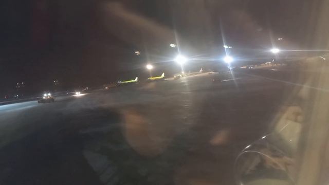 Буксировка от телетрапа до места запуска. Airbus A321-200 Ural Airlines Москва(Домодедово)-Омск.