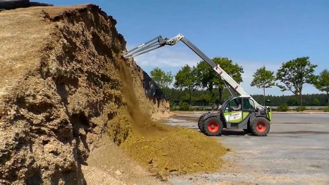 S85 Грабли для силосной массы на погрузчике Weidemann 4270 и Claas Scorpion 9040 смотреть онлайн
