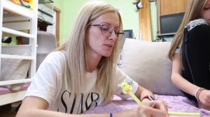 VLOG Кто такое придумал и зачем / Делаю уроки с Кирой