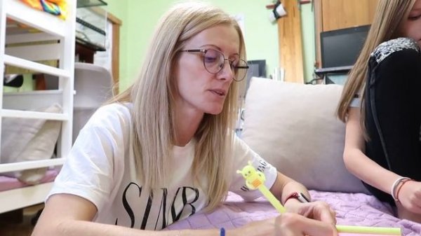 VLOG Кто такое придумал и зачем / Делаю уроки с Кирой