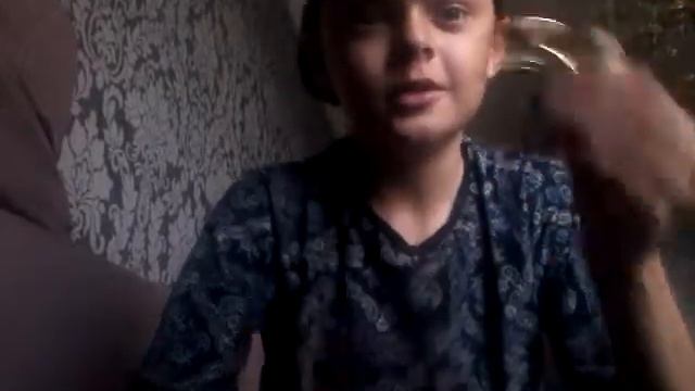 Купил золотой спинер и пытаюсь сделать трюки смотреть онлайн