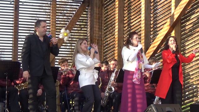Андрей Формазов, Татьяна Кармалеева, Мария Чудовская, Светлана Артемьева - Мы желаем счастья Вам!