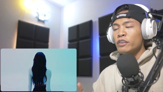 Dancer Reacts to LILI's FILM #3 | LISA Dance Performance Video смотреть онлайн