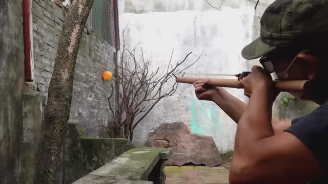 Как сделать рогатку из дерева и резиновых трубок. смотреть онлайн