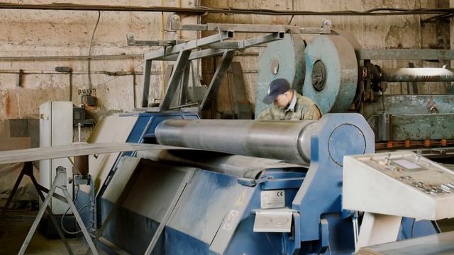 Вальцовка обечайки цистерны - Ленкомтех смотреть онлайн