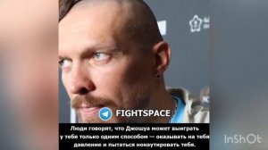 Александр Усик танцует вместе с фанатами в Джедде (Саудовская Аравия