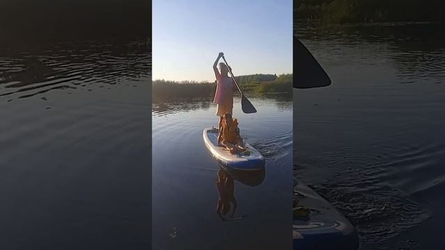 Чудесная погода, речка и дети испытывают сапборд смотреть онлайн