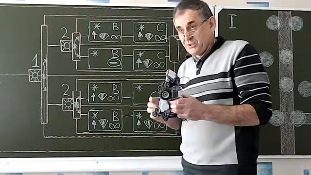 Движение робота с двумя датчиками освещенности смотреть онлайн