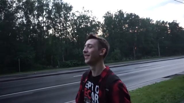 Андрей травит байки про отношения, пока я тестирую камеру.