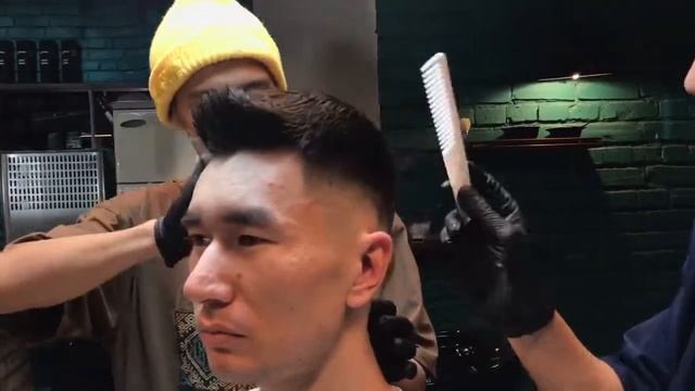 Трендовая классическая мужская стрижка смотреть онлайн