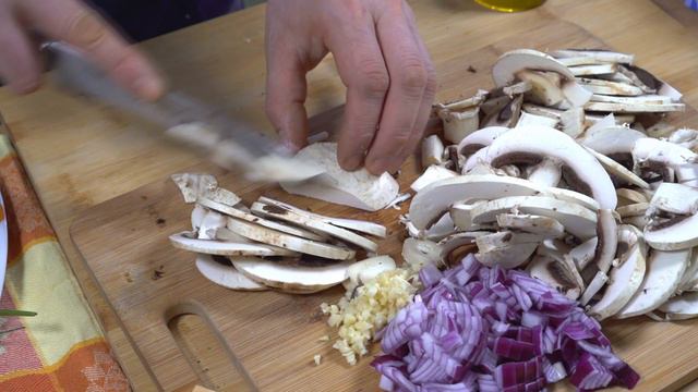 Ich habe noch nie so leckere Pasta gegessen! Hühnchen Alfredo Fettuccine Rezept смотреть онлайн