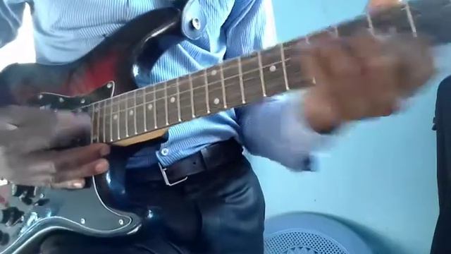 PLAYING GUITAR 🎸ROSE MHANDO:song Nibebe#rosemhando #treding01 смотреть онлайн