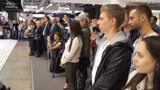 Красивые девушки и автомобили GEELY на ММАС'14 смотреть онлайн