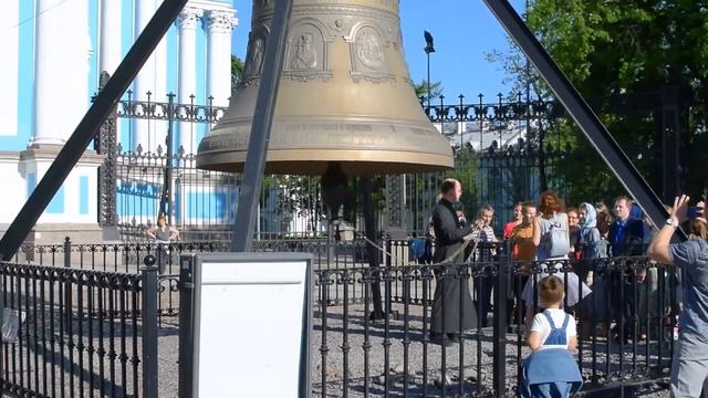 Смольный собор - после экскурсии разрешили позвонить в колокол всем желающим смотреть онлайн