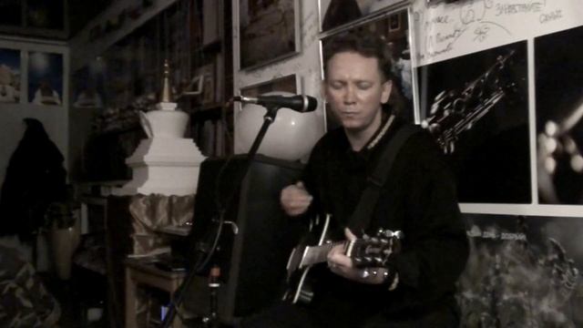 Алекс Моро (гр.GERALDIKA) -Сердцеворот (акустика.Нижний Новгород.Иванъ-Чайная 4 04 2015) смотреть онлайн