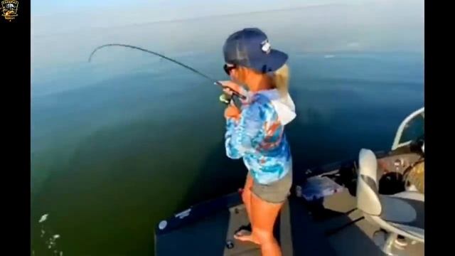 Рыбак рыбака материт издалека//Трофейная рыбалка 2021//Случаи на рыбалке//Неудачи на рыбалке// смотреть онлайн