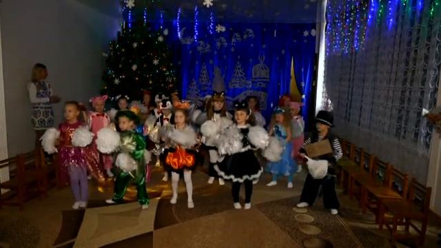 Общий танец на новогоднем утреннике. Средняя. смотреть онлайн
