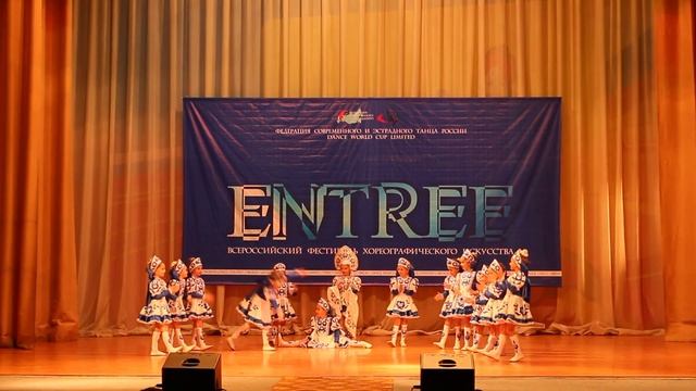 Школа-студия EVitA- танцевальный номер "Русские Красавицы" смотреть онлайн
