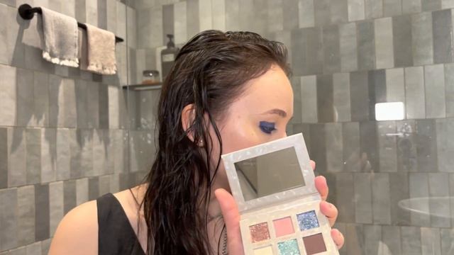 Необычный МЕЙК ДЛЯ СТИЛЬНЫХ ФОТО в Instagram РЕТРО обработка VHS | Эффект мокрых волос и яркие смок смотреть онлайн