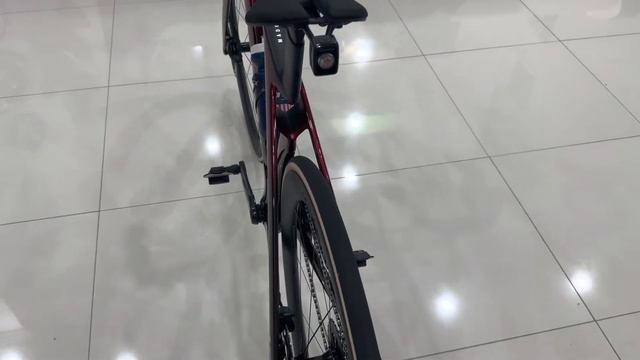 New Trek Madone SLR 7 eTap ( Accessory, and Safety ￼Gear смотреть онлайн