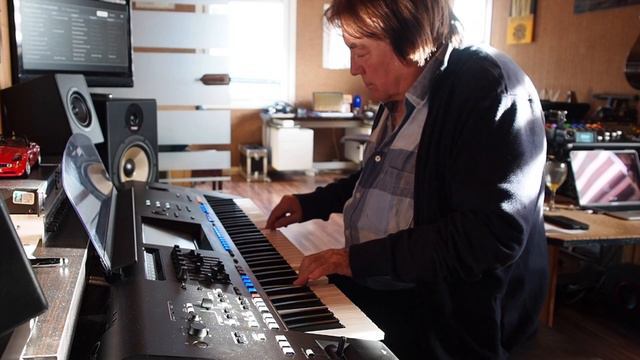 Summertime - Daniel Kleinmann смотреть онлайн