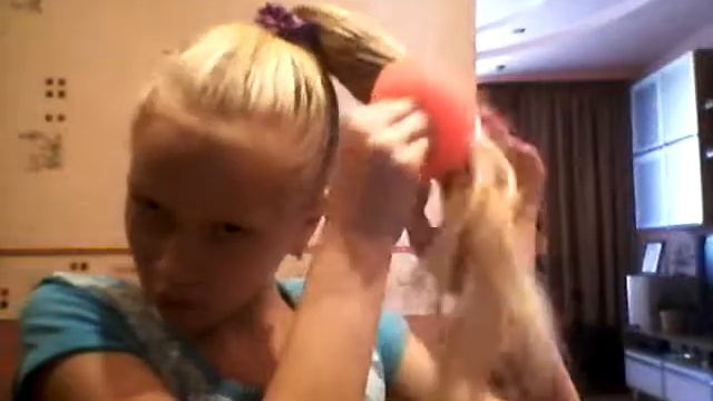 Как делать причёску шишку. смотреть онлайн