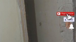 Демонтаж стяжки пола, стен без шума и пыли.Ну почти.Вскрыли кладовку бывших запасливых хозяев...