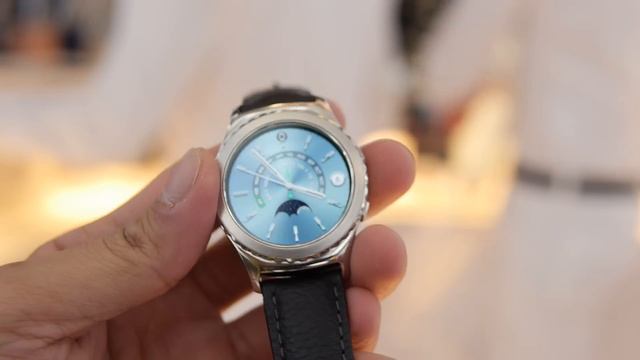 Samsung Gear S2 Classic Platinum hands-on смотреть онлайн