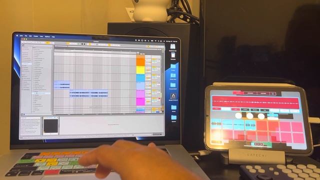 MacBook, Ableton, Serato, and Universal Control to bring samples to Koala Loop/Hold/Export trick смотреть онлайн