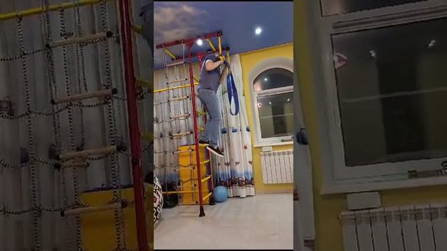 Как увеличить подтягивания до 50 раз за 355 дней. День 22-й. 56 подтягиваний с резинкой смотреть онлайн