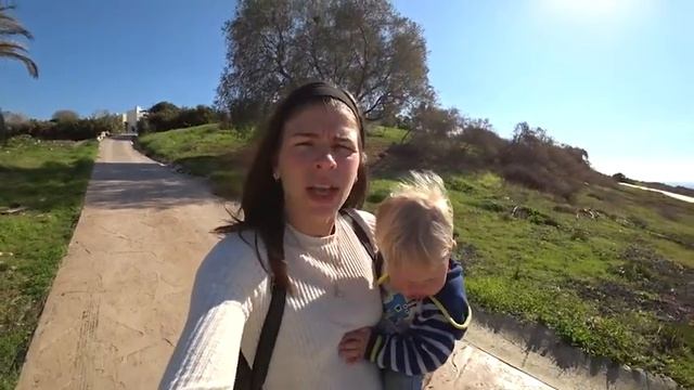 На прогулке ребенок не слушается, убегает когда родители зовут - как поймать? I ЛАЙФХАКИ для МАМ смотреть онлайн