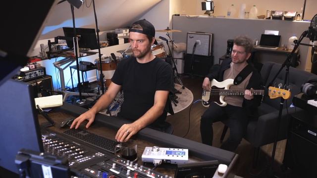 Recording Bass Guitar | DI vs Mic (with Judah Earl) смотреть онлайн