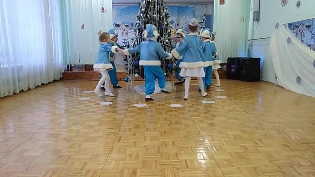 Подготовительная группа для детей с ОНР Д/С 40 Танец "Новогодняя полька" смотреть онлайн