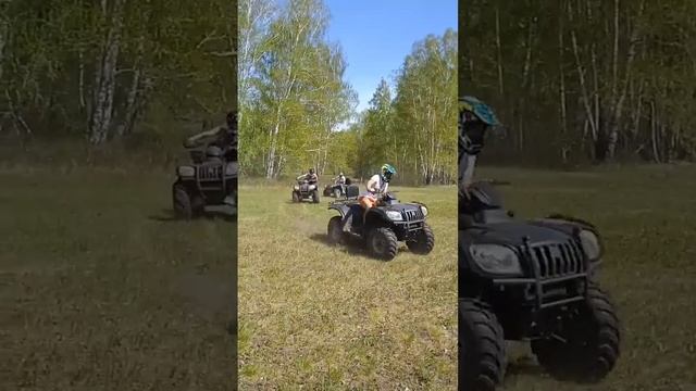 Квадроциклы в поле. CF moto. смотреть онлайн
