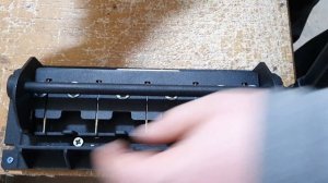 Дырокол для ульевых рамок с функцией установки втулок