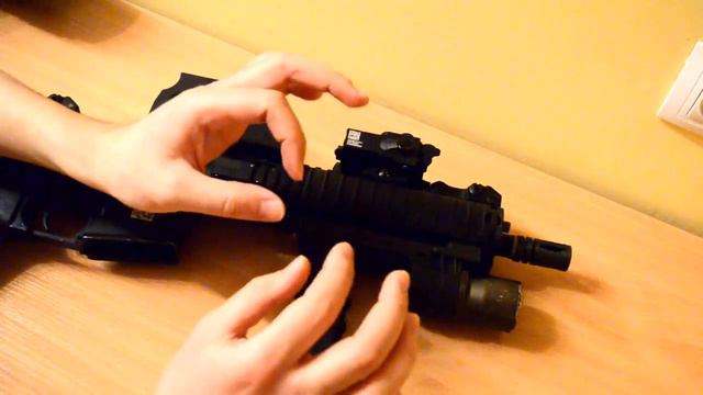 Обзор страйкбольного фонаря Element реплика Surefire M910 смотреть онлайн