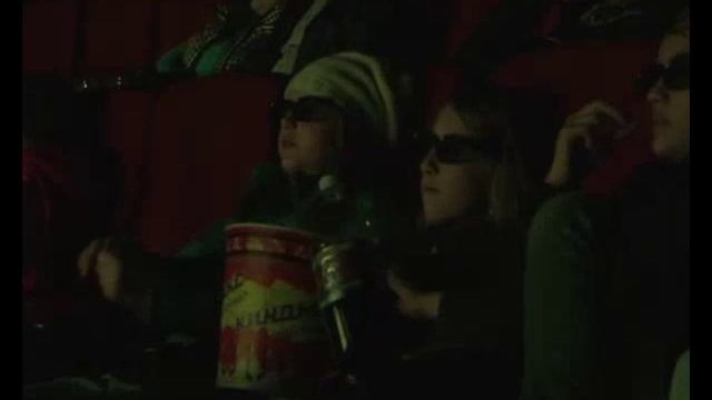 Кино по-новому: суперкресла, новые 3D очки и кинолужайка