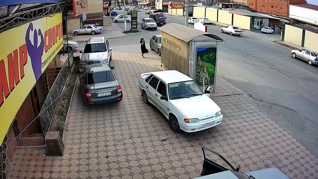 Polyvision PN-IP2-B3.6P v2.5.3 День Скопление Авто Люди смотреть онлайн