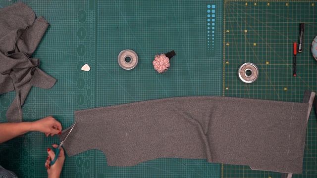 Модное платье с оригинальной отделкой. Раскрой комфортного теплого платья без моделирования смотреть онлайн
