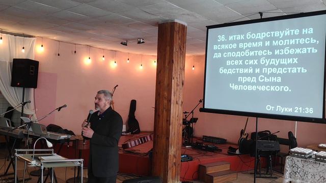 Лук 21:28: "... поднимите головы ваши, потому что приближается избавление ваше." смотреть онлайн