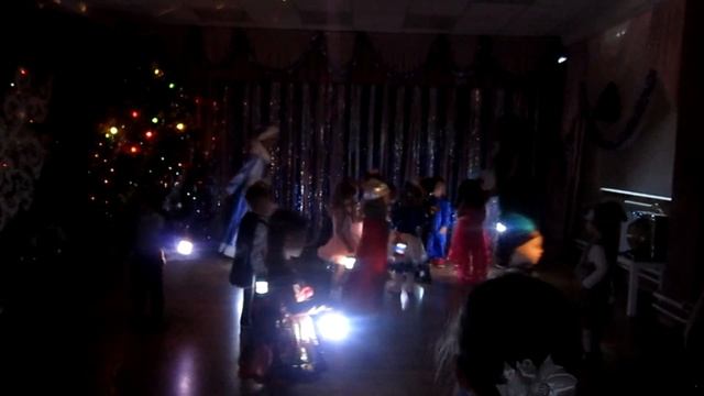 утренник в МЦ Звездный / дети 2-3 года) смотреть онлайн