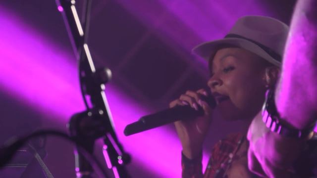 Mark Ronson - The Giver (Duke Dumont cover in the Live Lounge) смотреть онлайн
