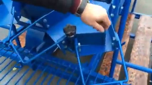 Картофелеуборочный комбайн модель А10, potato Harvester combine model A10 смотреть онлайн