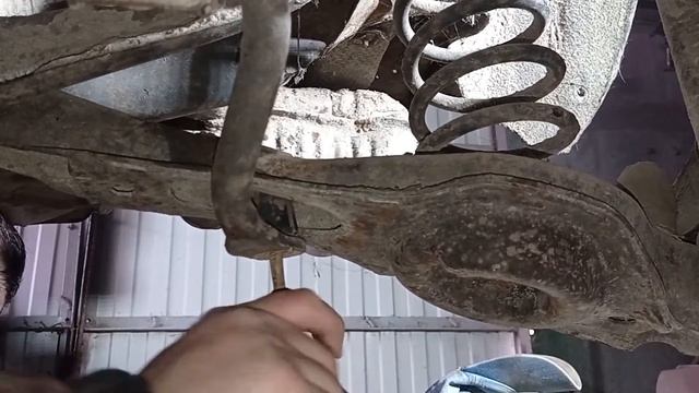 Как снять заднюю пружину  Ford Focus 1 седан #RAZNOBOY #фордфокус1 #FordFocus1