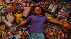 Не одна дома — Русский трейлер 2024