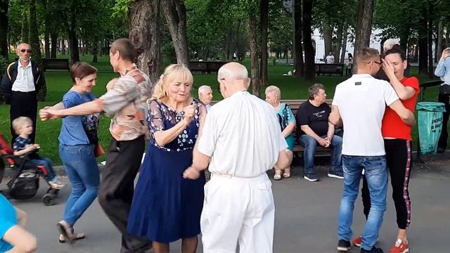 Синеглазые озера!!!Танцы в саду Шевченко,Харьков,май 2021.