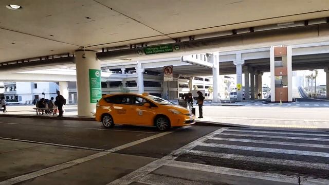 Arriving at LAX - Leaving Tom Bradley International Terminal ..a short video postcard смотреть онлайн