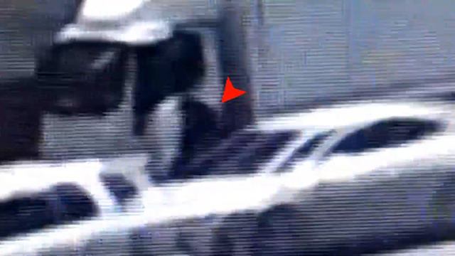 Подозреваемый в кражах попал на камеру видеонаблюдения смотреть онлайн