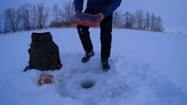 Поставушки. Как сделать поставушки. Оставили Жерлицы на НОЧЬ! ЩУКА УТАЩИЛА УДОЧКУ ПОКА ПИЛИ ЧАЙ! смотреть онлайн