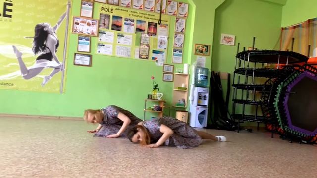 Прекрасный танец трио "месяц май" Дню Победы посвящается. смотреть онлайн